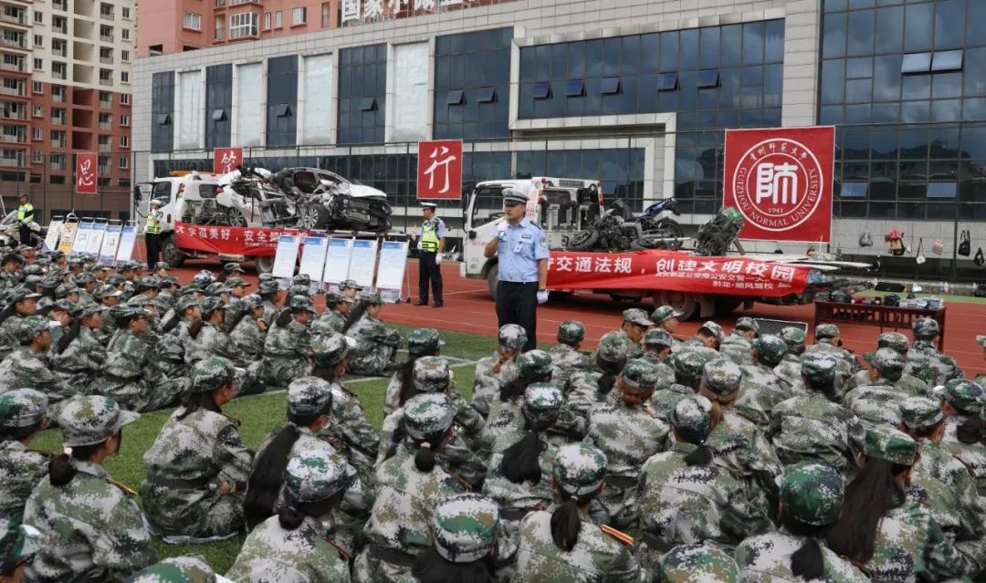 交通事故车进校园“还原”事故现场——特殊的大学第一课