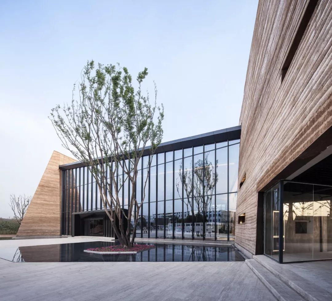 閮戝窞寤轰笟瓒崇悆灏忛晣娓稿涓績,閮戝窞寤轰笟瓒崇悆灏忛晣涓績