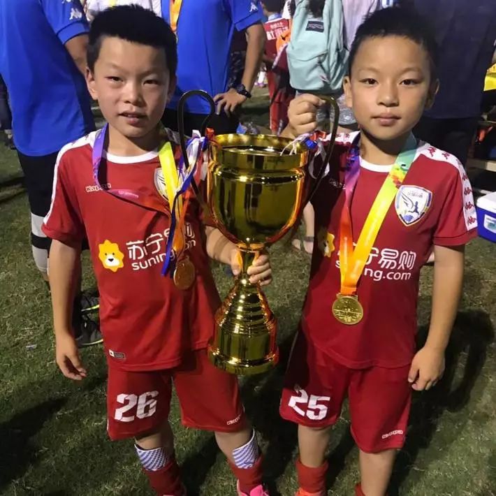 青年志：江苏徐州吕孟洋，清华附中过人王