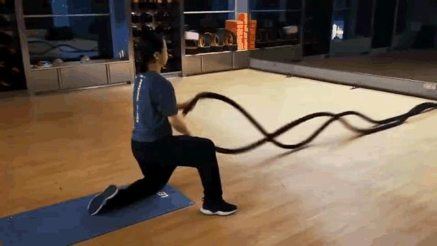 太猛了！杭州37岁孕妈火上抖音！举60斤杠铃，每天跑5公里，预产期当天还在健身房……