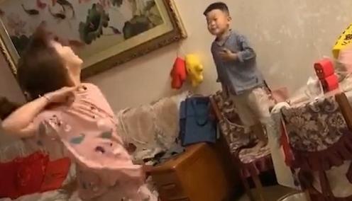 魔性小姨带娃视频,小姨搞笑带娃视频