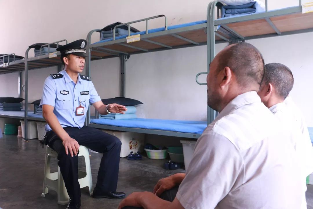 犯人初到监狱首先要干什么,罪犯进监狱前的流程