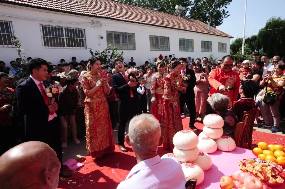 三胞胎十年*考前**进一所大学，高考分数连号！刚刚又同天结婚！又相信缘分了……