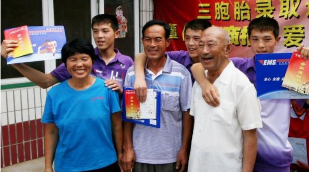 三胞胎十年*考前**进一所大学，高考分数连号！刚刚又同天结婚！又相信缘分了……