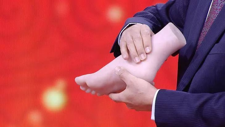 腿疼脚麻走不动可能是血管堵了,腿疼是血管不通畅造成的吗