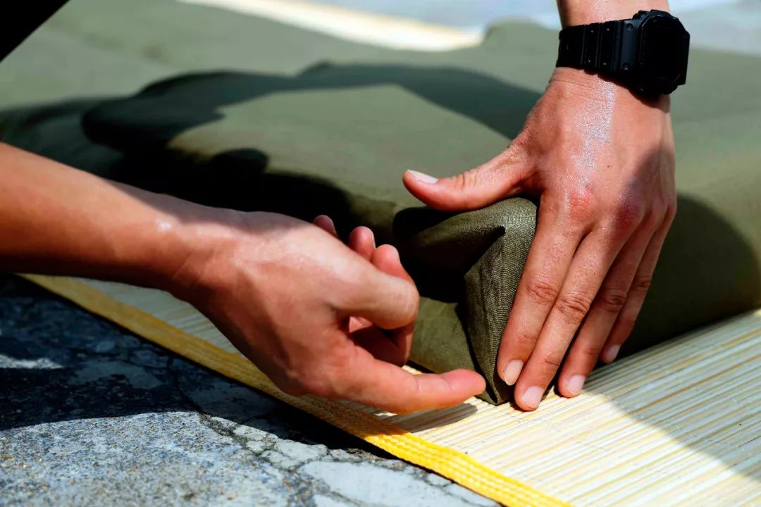 豆腐块叠被技巧,怎么叠军被豆腐块