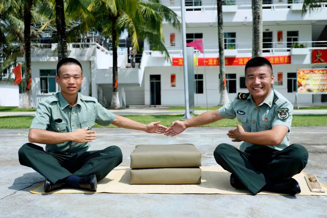 豆腐块叠被技巧,怎么叠军被豆腐块