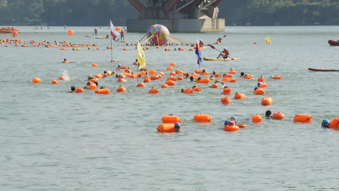 广西柳州夜空灯光秀,柳州大型烟花秀