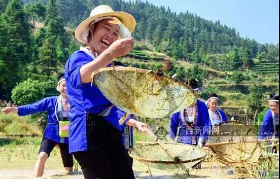 广西柳州夜空灯光秀,柳州大型烟花秀