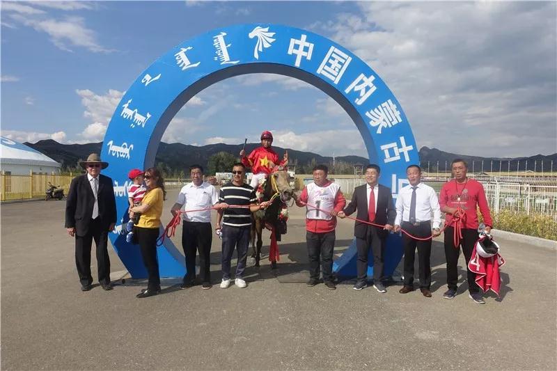 “鑫龙霸主”卫冕三连冠，“流星二号”四连称王