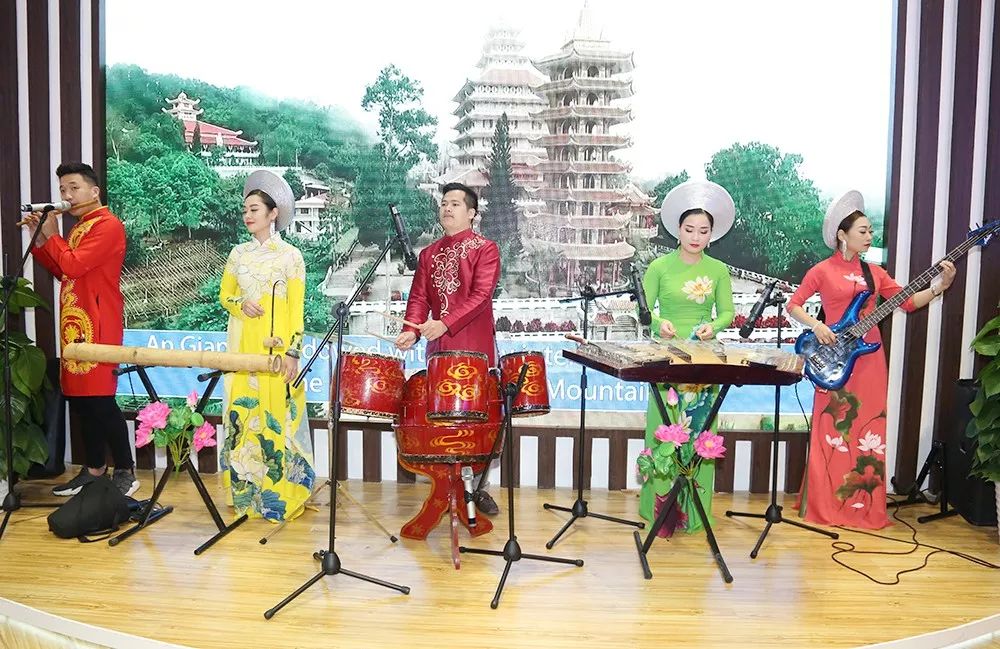 看！好多小姐姐小哥哥在东盟“魅力之城”欢歌热舞！还有开放日最全攻略哦