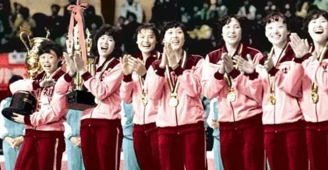 把体育荣耀写在共和国的旗帜上——回望新中国体育70年