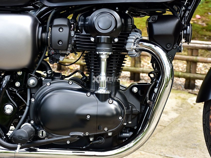 都是英伦范你愿意买日产W800还是泰产T100