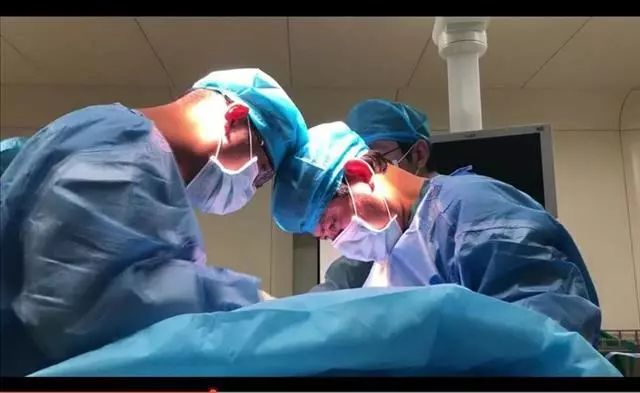 家长们都留点心！4岁男孩海洋球池里摔一跤，痛失脾脏