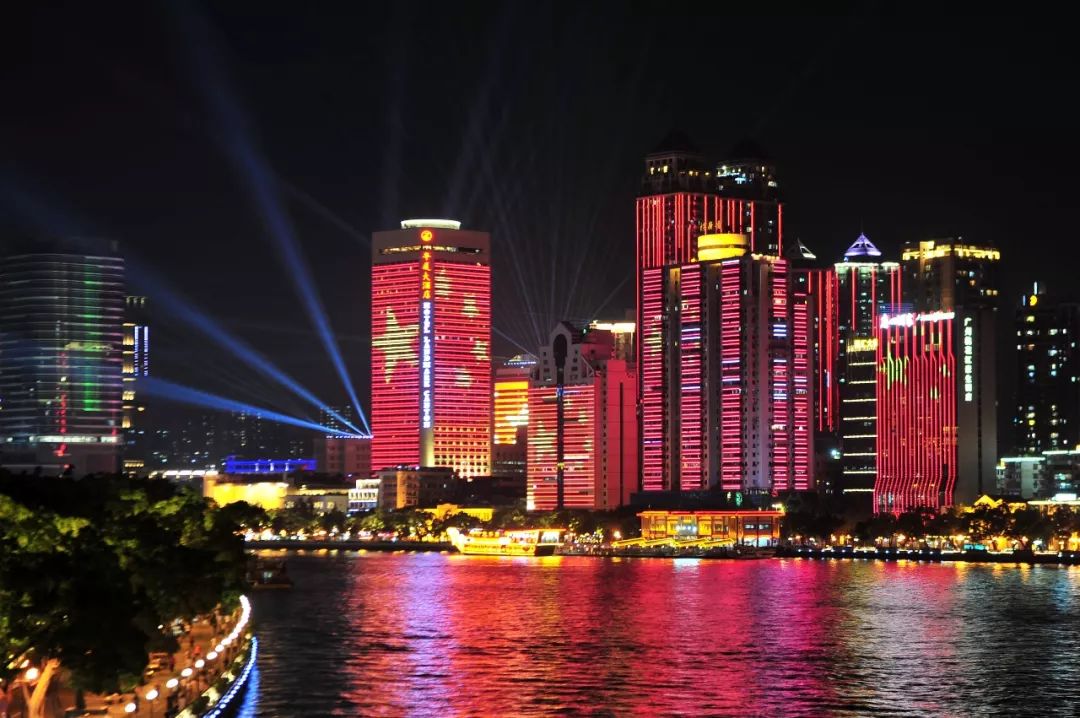 今晚无人机表演在什么地方,佛山500架无人机表演