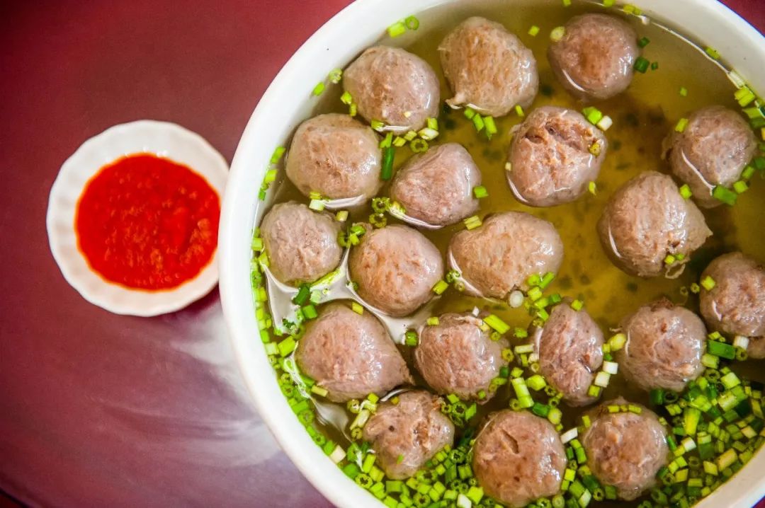 喜迎国庆醉美土楼|借问酒家何处有？拳王争霸风情街！我有酒，你有故事吗？