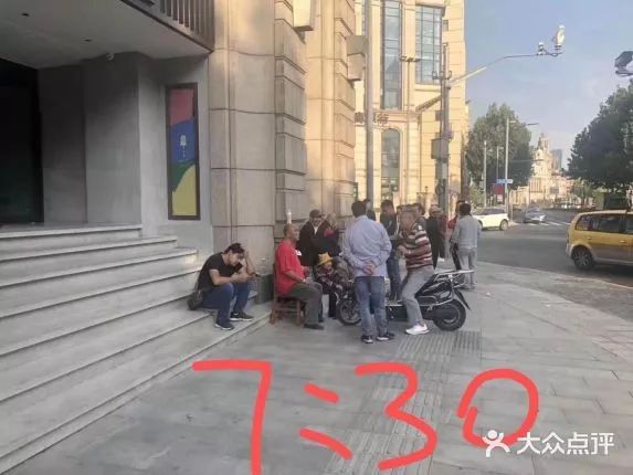 周杰伦奶茶店奶茶多少钱,排队排的特别长的奶茶叫什么