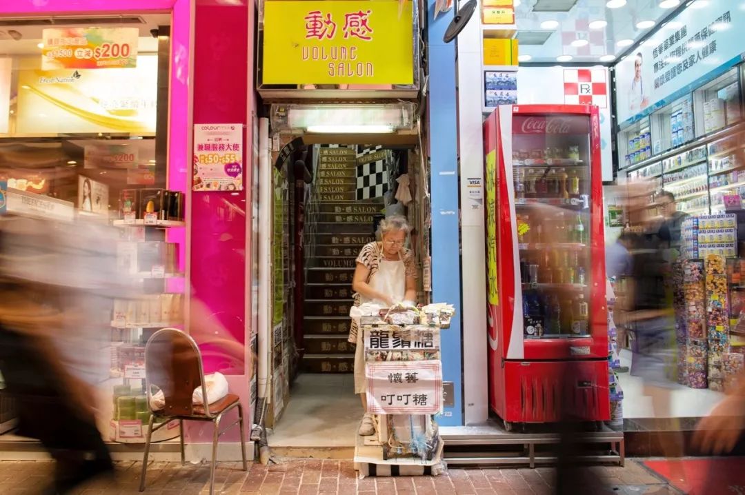 香港街头深情献唱,香港街头歌唱