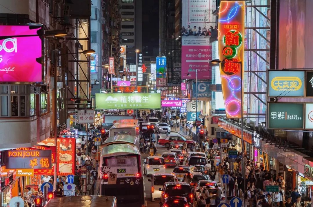 香港街头深情献唱,香港街头歌唱