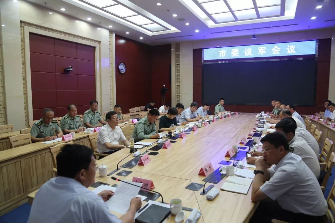 让军人成为全社会尊崇的职业,努力让军人成为全社会尊崇的职业