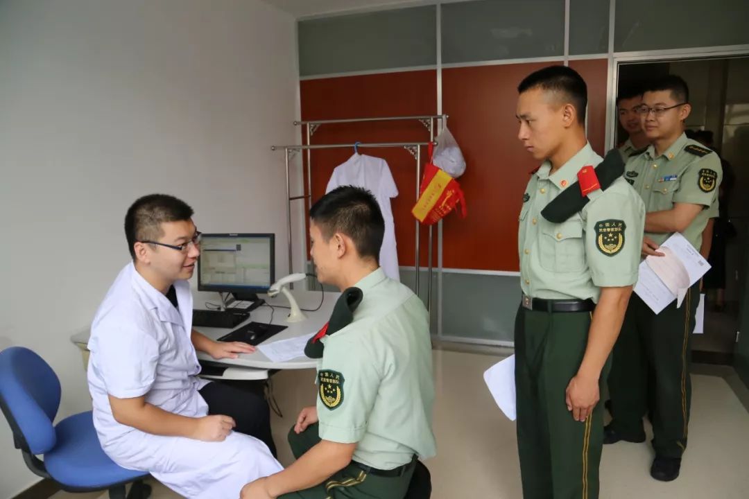 让军人成为全社会尊崇的职业,努力让军人成为全社会尊崇的职业