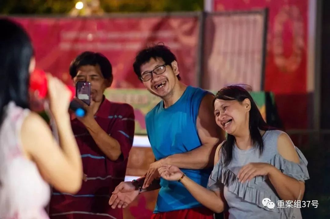 香港街头深情演唱者,香港街头艺人靓声歌曲