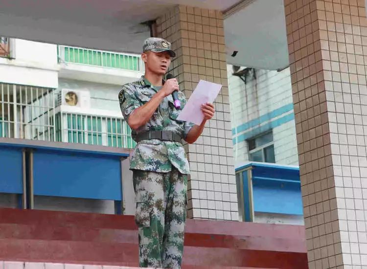 农垦中学初一五班军训视频,海南省农垦实验中学军训视频