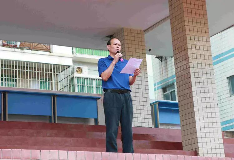 农垦中学初一五班军训视频,海南省农垦实验中学军训视频