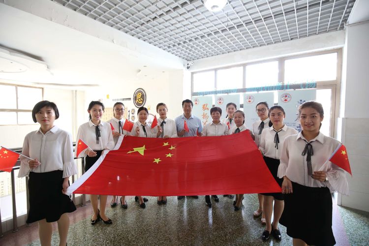 我和祖国共成长争做美德少年内容,我与祖国共成长小学活动