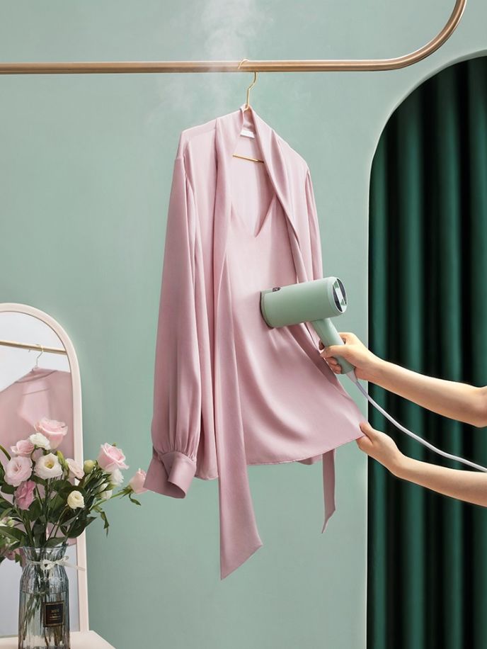 干湿两用挂烫机随身携带方便,便捷式干湿挂烫机