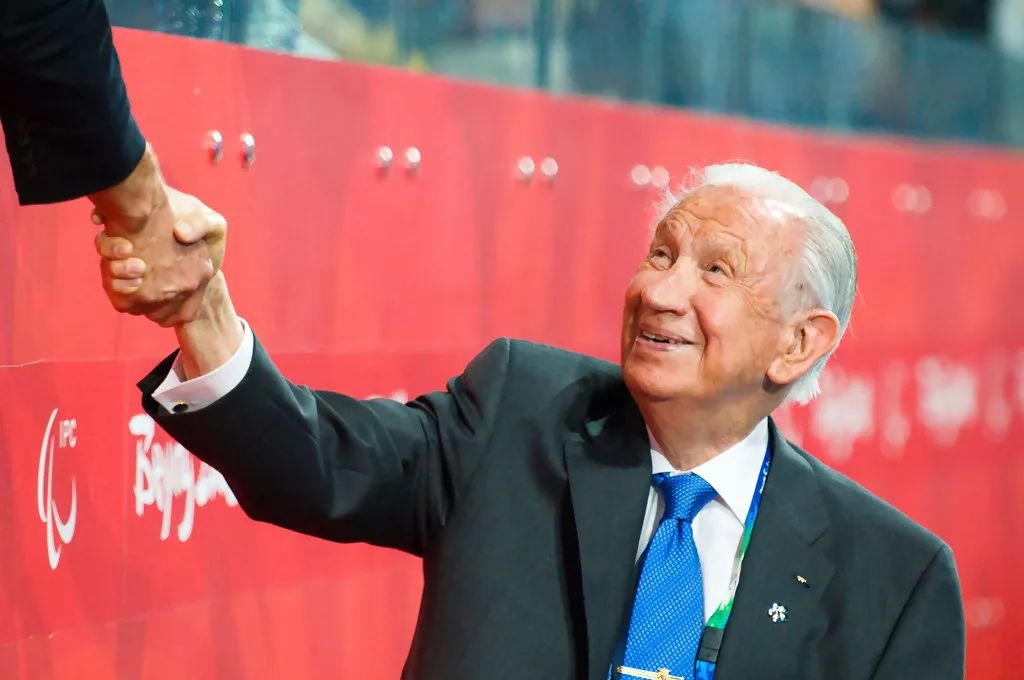 萨马兰奇是哪国人,萨马兰奇的一生简介