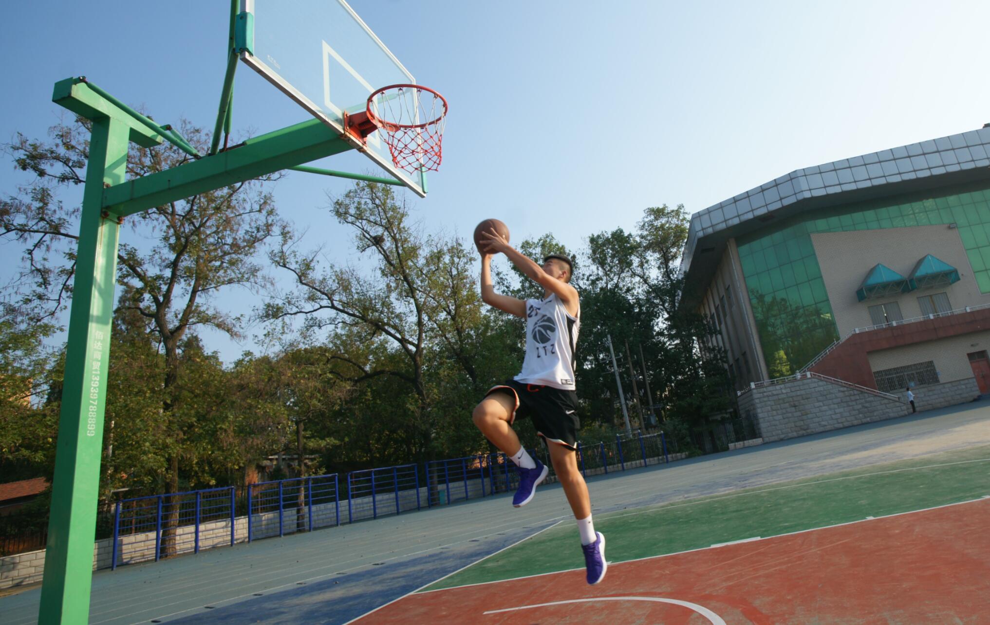 大鹏一日同风起扶摇直上九万里——记信阳市一高篮球特长生熊子鑫