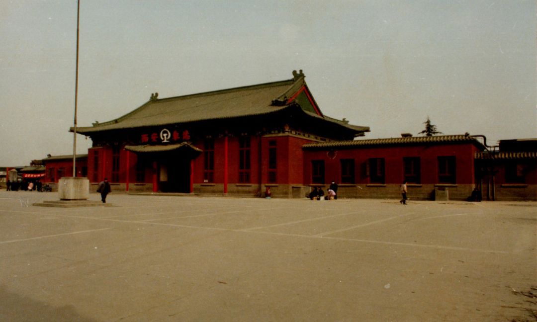 西安老火车站改造前后对比,西安火车站十年变化图
