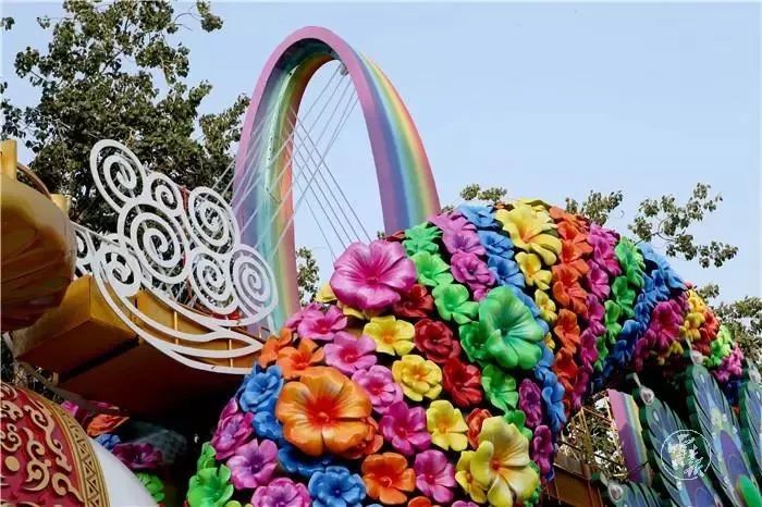 国庆七彩云南彩车,2019年国庆彩车寓意