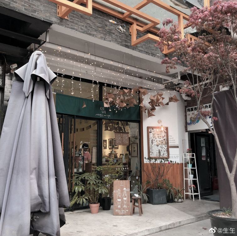 成都机车厂,成都工业学院变身国潮打卡地