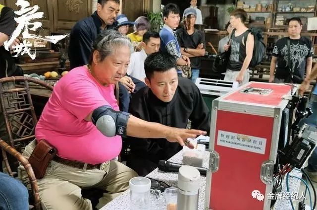 吴京躲避子弹,吴京攀登者无替身