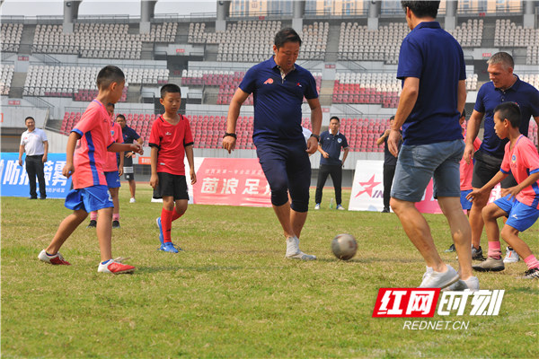 足球公益活动助力青训,全力支持中国青少年足球发展