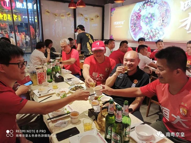 羊城飘逸着最傲娇的色彩——中国红，要的就是这个味儿