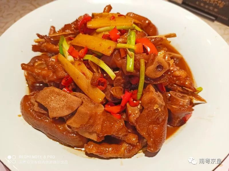 羊城飘逸着最傲娇的色彩——中国红，要的就是这个味儿