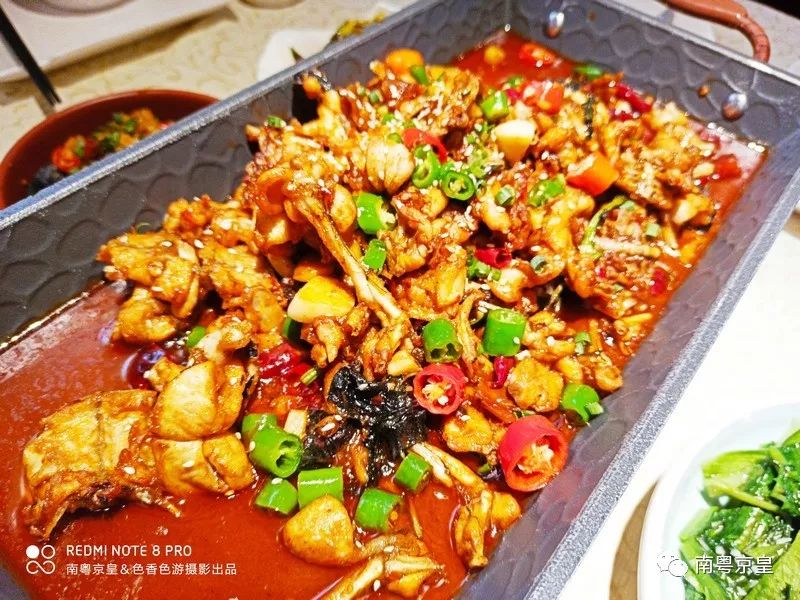 羊城飘逸着最傲娇的色彩——中国红，要的就是这个味儿