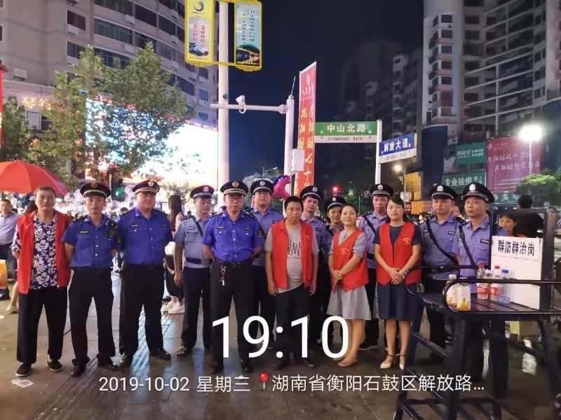 我在岗位上用行动守护平安,我在岗位上致敬特警