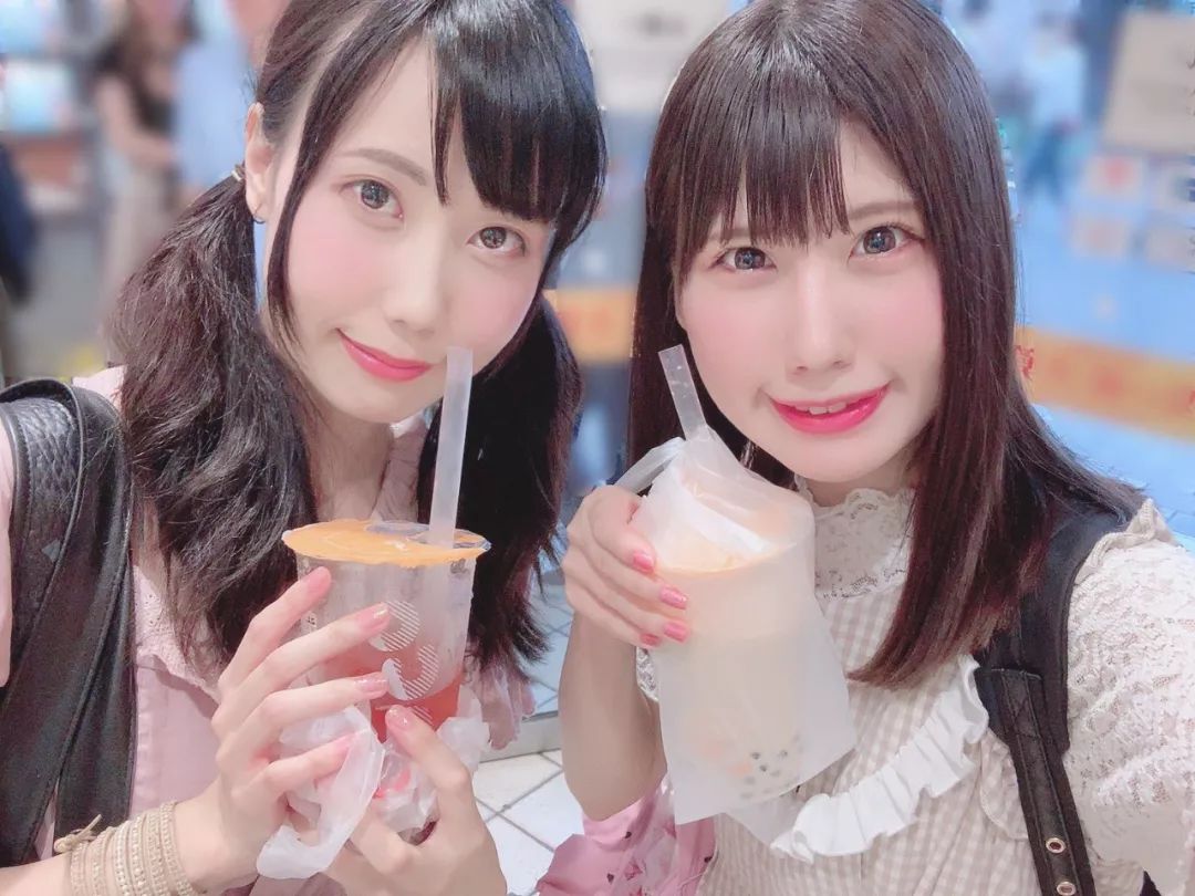 日本变态男粉丝通过女爱豆的瞳孔倒影找出她的住所，进行偷袭猥琐...简直可怕...