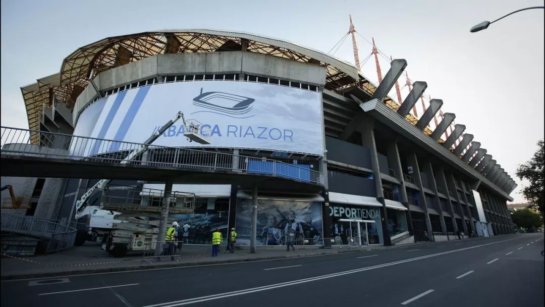 西班牙足球场免费吗,西班牙旅游足球