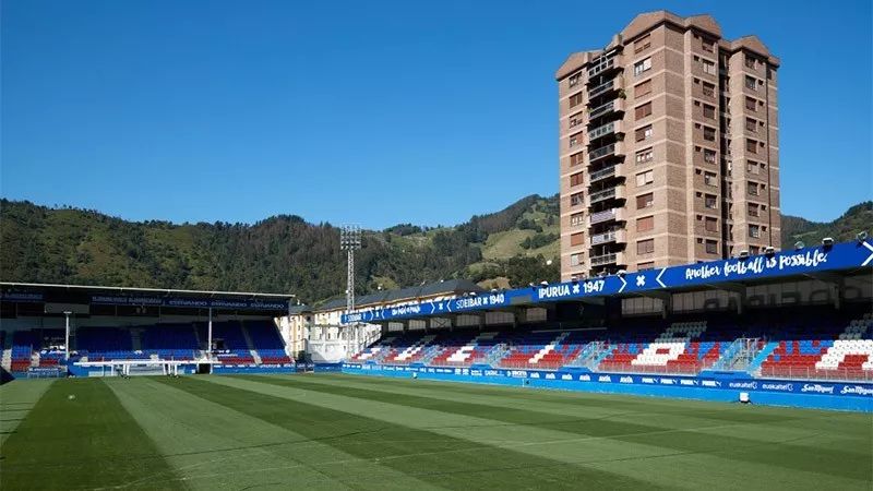 西班牙足球场免费吗,西班牙旅游足球