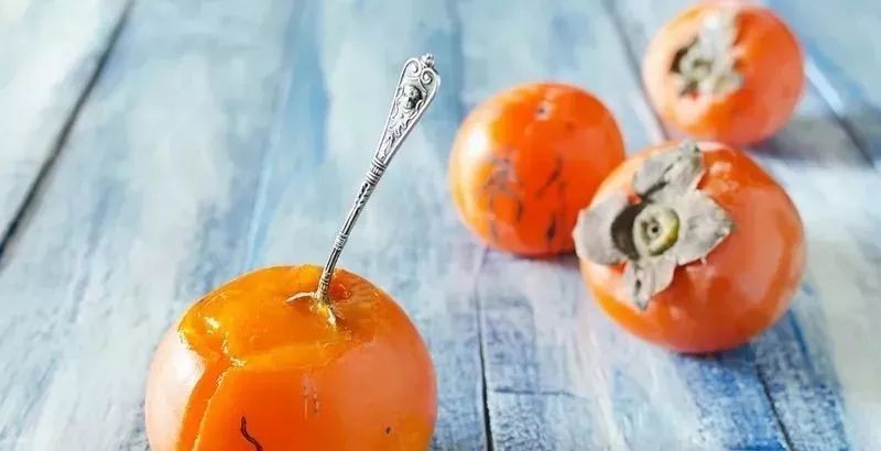 柿子不能和香蕉酸奶同食吗,柿子和酸奶香蕉一起吃会中毒吗