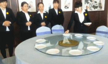 为了方便自己吃饭做了一个机器,日本人为了吃饭设计的神器