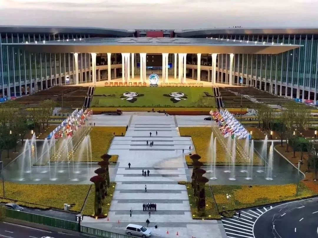 陆家嘴论坛推动世界发展,陆家嘴与欧美同步