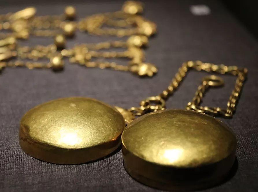 卡地亚限量窄版手镯,卡地亚新款手镯时尚减龄黄金