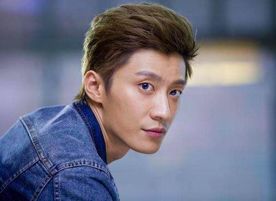 37岁中国女艺人脑梗猝死,日本40岁得癌症死的女明星