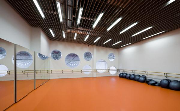 塑胶运动地板的优势,为什么体育场用木地板